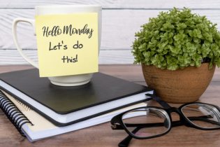 emergency nurse practitioner with hello monday sticky note on coffee