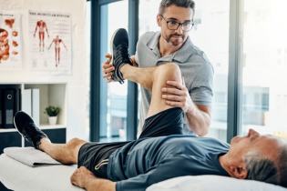 how much do physical therapists make